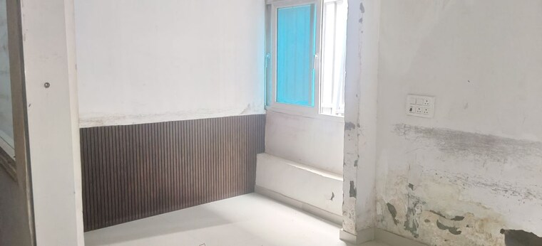 Room, sector 53 Commercial Office Space 900 Sq.Ft. In Sector 53 Gurgaon 10603559