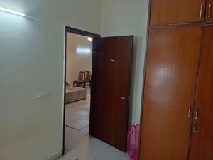 Room in 3 BHK Builder Floor at Sector 9a – for Rent