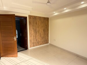 Room in 3 BHK Builder Floor at Sector 45 – for Rent