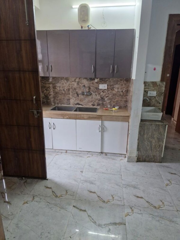 Bathroom, sector 10 3 Bedroom 2450 Sq.Ft. Builder Floor In Sector 10 Gurgaon 10581289