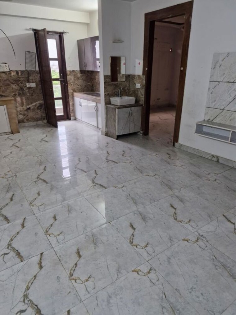  Parking, sector 10 3 Bedroom 2450 Sq.Ft. Builder Floor In Sector 10 Gurgaon 10581289