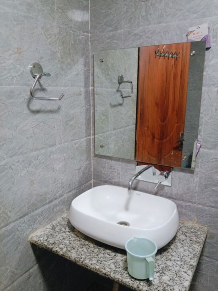 Bathroom, sector 9a 2 Bedroom 2580 Sq.Ft. Builder Floor In Sector 9a Gurgaon 10571796