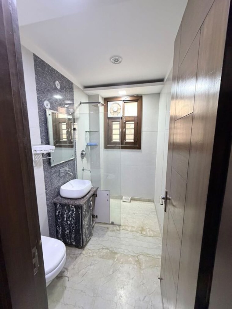 Bathroom, sector 9a 3 Bedroom 2150 Sq.Ft. Builder Floor In Sector 9a Gurgaon 10571623