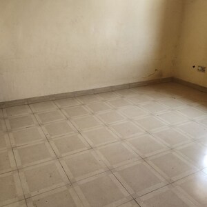Room in 2 BHK Builder Floor at Sector 4 – for Rent