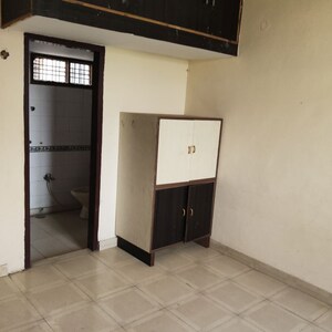Room in 2 BHK Builder Floor at Sector 4 – for Rent