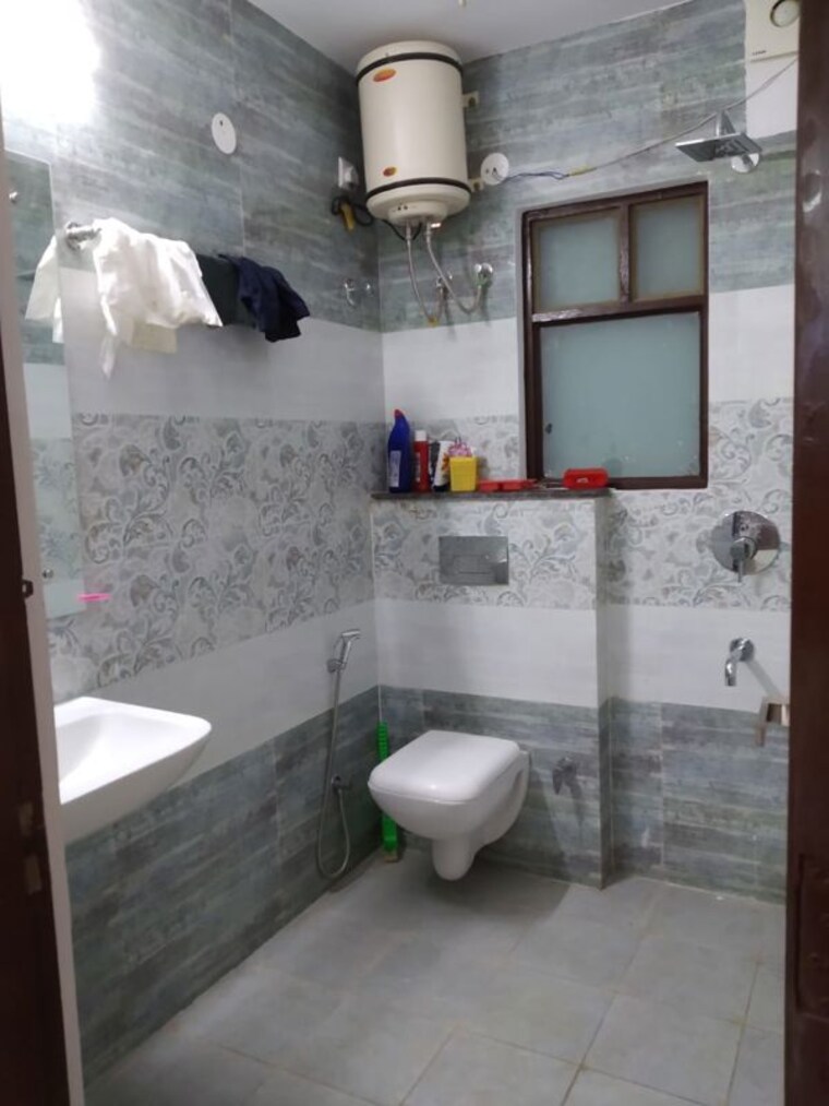 Bathroom, sector 45 3 Bedroom 2350 Sq.Ft. Builder Floor In Sector 45 Gurgaon 10603593