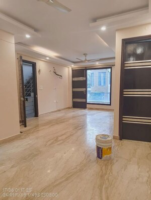 Room in 3 BHK Builder Floor at Sector 45 – for Rent