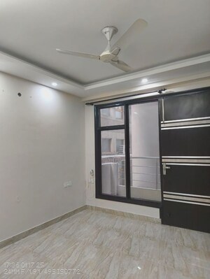Room in 3 BHK Builder Floor at Sector 45 – for Rent