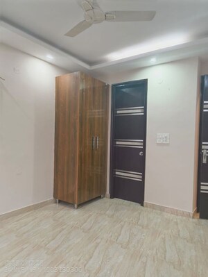Room in 3 BHK Builder Floor at Sector 45 – for Rent