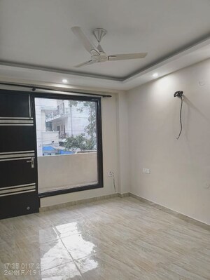 Room in 3 BHK Builder Floor at Sector 45 – for Rent