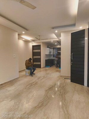 Room in 3 BHK Builder Floor at Sector 45 – for Rent