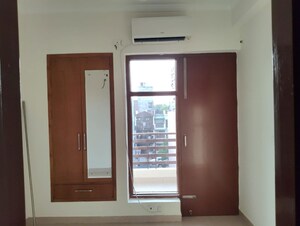 Room in 3 BHK Builder Floor at Sector 45 – for Rent