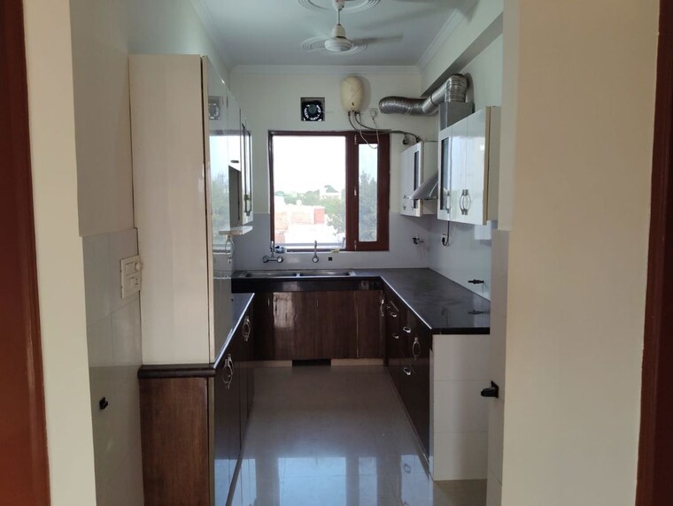 Kitchen, sector 45 3 Bedroom 1800 Sq.Ft. Builder Floor In Sector 45 Gurgaon 10603638