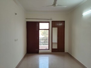 Room in 3 BHK Builder Floor at Sector 45 – for Rent