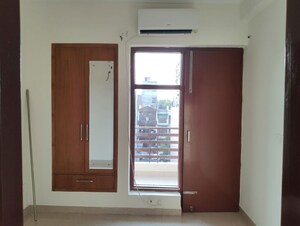 Room in 3 BHK Builder Floor at Sector 45 – for Rent