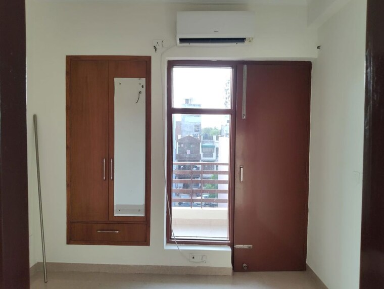 Room, sector 45 3 Bedroom 1800 Sq.Ft. Builder Floor In Sector 45 Gurgaon 10603638