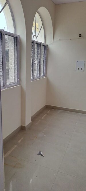 Room in 6+ BHK Independent House at Tarun Enclave – for Sale