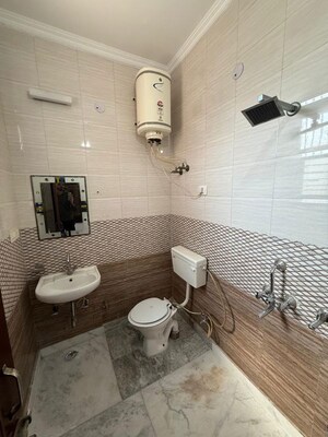 Team Area in 2 BHK Builder Floor at Sector 45 – for Rent