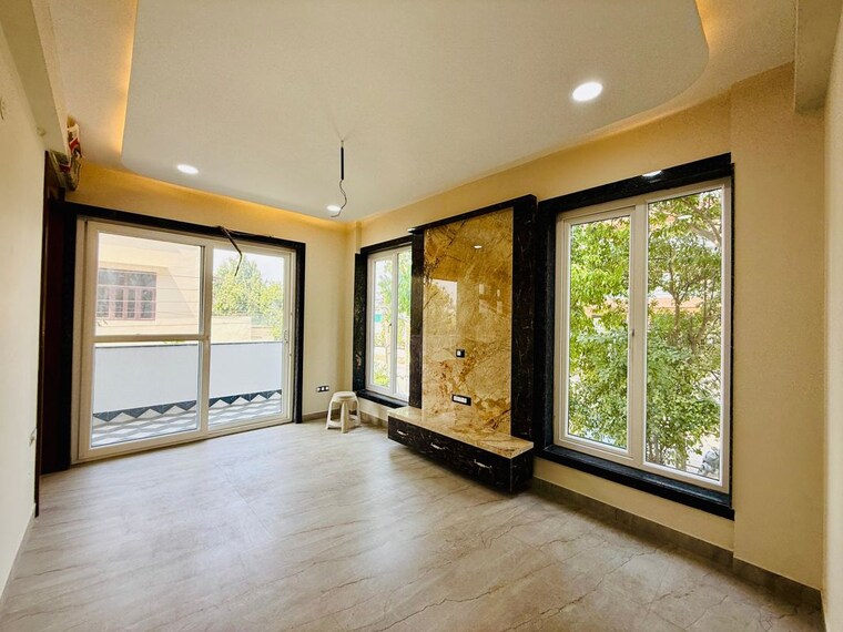 Room, sector 16 4 Bedroom 500 Sq.Yd. Builder Floor In Sector 16 Faridabad 10603654
