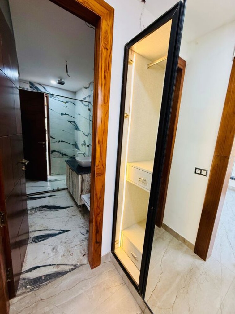 undefined, sector 16 4 Bedroom 500 Sq.Yd. Builder Floor In Sector 16 Faridabad 10603654