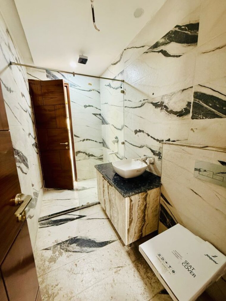 Team Area, sector 16 4 Bedroom 500 Sq.Yd. Builder Floor In Sector 16 Faridabad 10603654