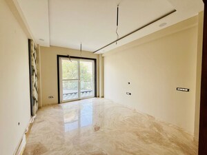 Room in 4 BHK Builder Floor at Sector 16 – for Sale
