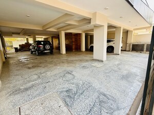 Parking in 4 BHK Builder Floor at Sector 16 – for Sale