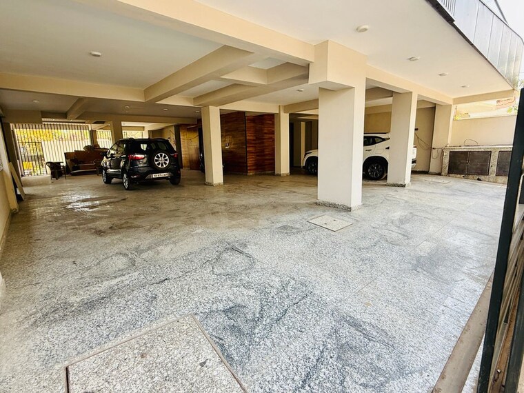  Parking, sector 16 4 Bedroom 500 Sq.Yd. Builder Floor In Sector 16 Faridabad 10603654