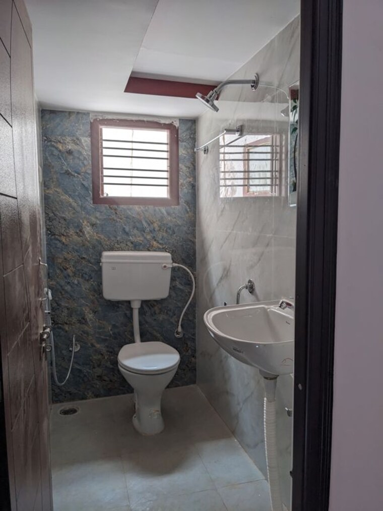 Bathroom, yelahanka new town 2 Bedroom 1000 Sq.Ft. Apartment In Yelahanka New Town Bangalore 10603650