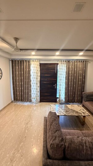 Bedroom in 4 BHK Builder Floor at Sector 57 – for Rent