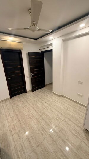 Room in 4 BHK Builder Floor at Sector 57 – for Rent