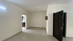 Room in 3 BHK Builder Floor at Omaxe Silver Birch, North Mullanpur – for Rent