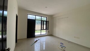 Room in 3 BHK Builder Floor at Omaxe Silver Birch, North Mullanpur – for Rent