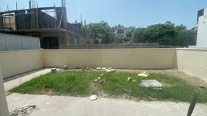 Plot Area in 3 BHK Builder Floor at Omaxe Silver Birch, North Mullanpur – for Rent