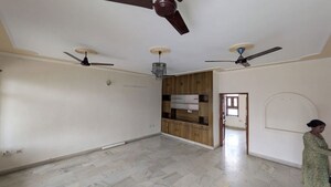 Room in 3 BHK Independent House at Sector 14 – for Rent