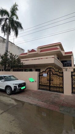 3 BHK + Prayer Room,Store Room Independent House For Rent in Sector 14