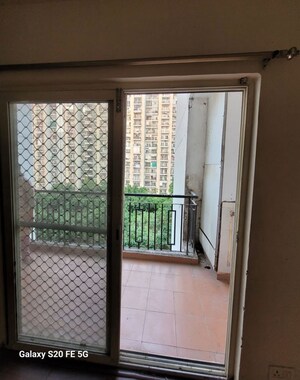 Room in 2.5 BHK Apartment at Aims Golf City, Sector 75 – for Rent