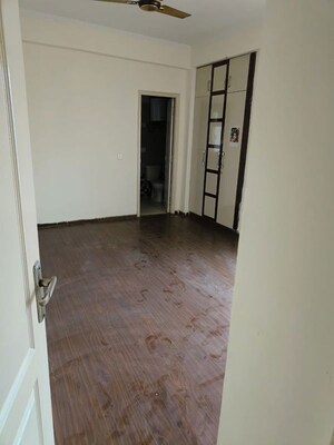 Room in 3 BHK Apartment at Maxblis White House, Sector 75 – for Rent