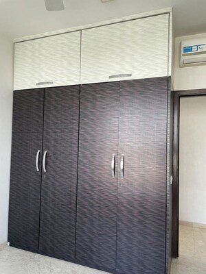 Room in 3 BHK Apartment at Oberoi Realty Exquisite, Goregaon East – for Rent
