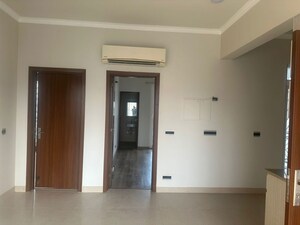 Room in 3 BHK Builder Floor at Central Park Flower Valley, Sohna Sector 33 – for Sale