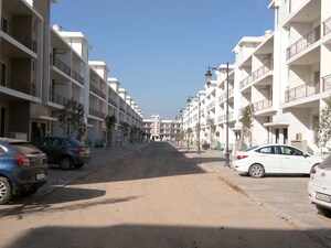 3 BHK Builder Floor For Sale in Central Park Flower Valley, Sohna Sector 33