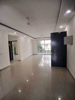 Room in 3 BHK Apartment at Pakhowal Road – for Rent