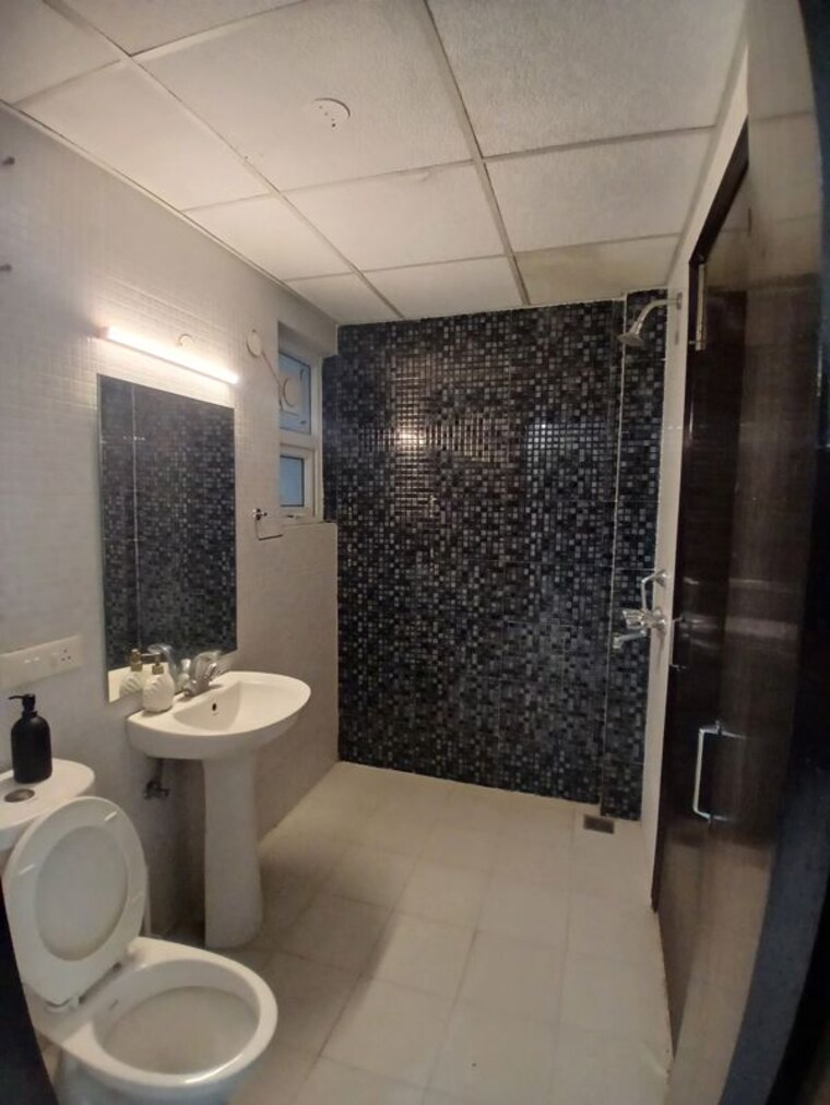 Bathroom, pakhowal road 3 Bedroom 1850 Sq.Ft. Apartment In Pakhowal Road Ludhiana 10603738