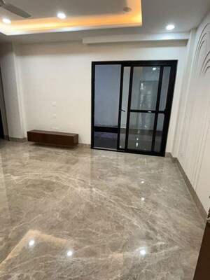 Room in 4 BHK Builder Floor at Vasant Kunj – for Rent