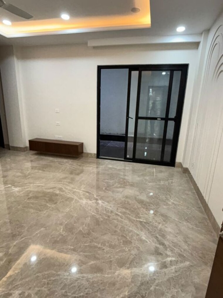 Room, vasant kunj 4 Bedroom 400 Sq.Yd. Builder Floor In Vasant Kunj Delhi 10603786