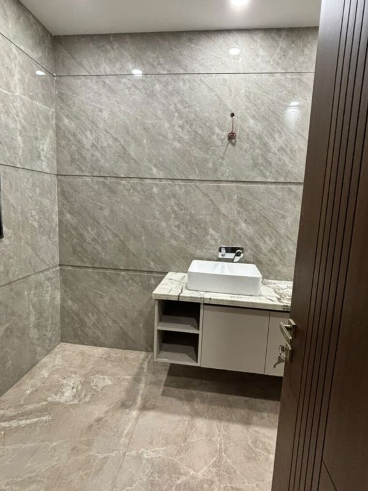 Bathroom, vasant kunj 4 Bedroom 400 Sq.Yd. Builder Floor In Vasant Kunj Delhi 10603786