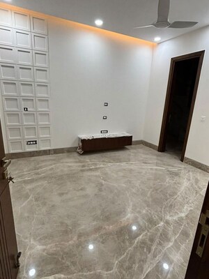 Room in 4 BHK Builder Floor at Vasant Kunj – for Rent