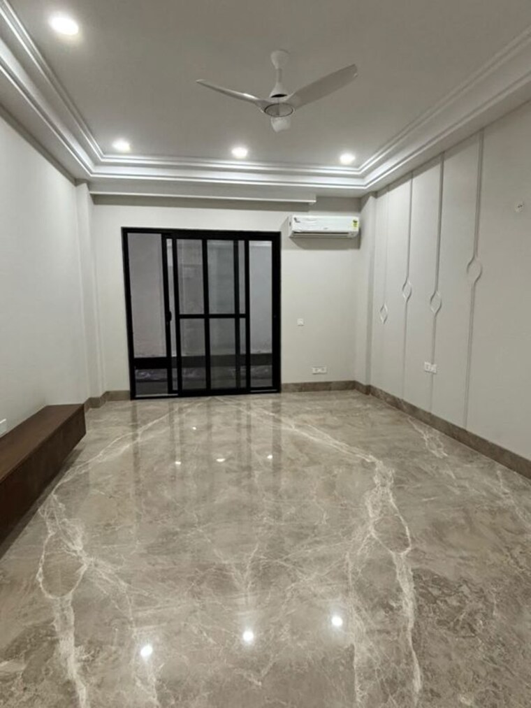 Room, vasant kunj 4 Bedroom 400 Sq.Yd. Builder Floor In Vasant Kunj Delhi 10603786