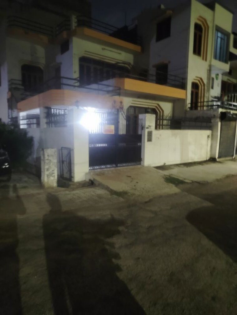  Parking, indira nagar 6 Bedroom 1650 Sq.Ft. Independent House In Indira Nagar Lucknow 10603846
