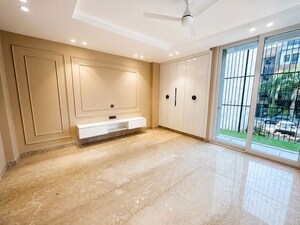 Room in 4 BHK Apartment at DLF The Ultima, Sector 81 – for Sale